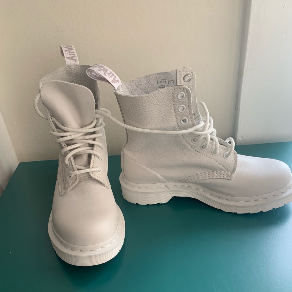 Dr. Martens 1460 PASCAL MONO 8 Eye Leather Boots WHITE Super Cute!
